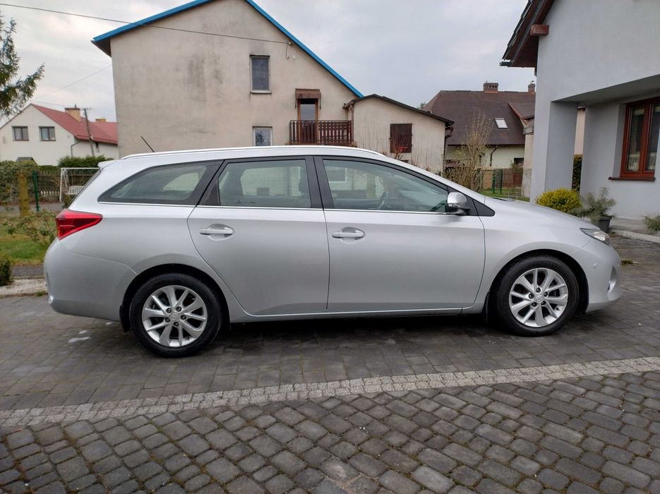 Toyota Auris kombi 1,4 D4D 90KM, krajowa, 2013, kamera cofania