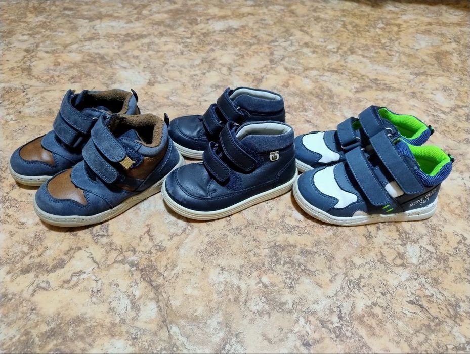 Кросівки, черевики