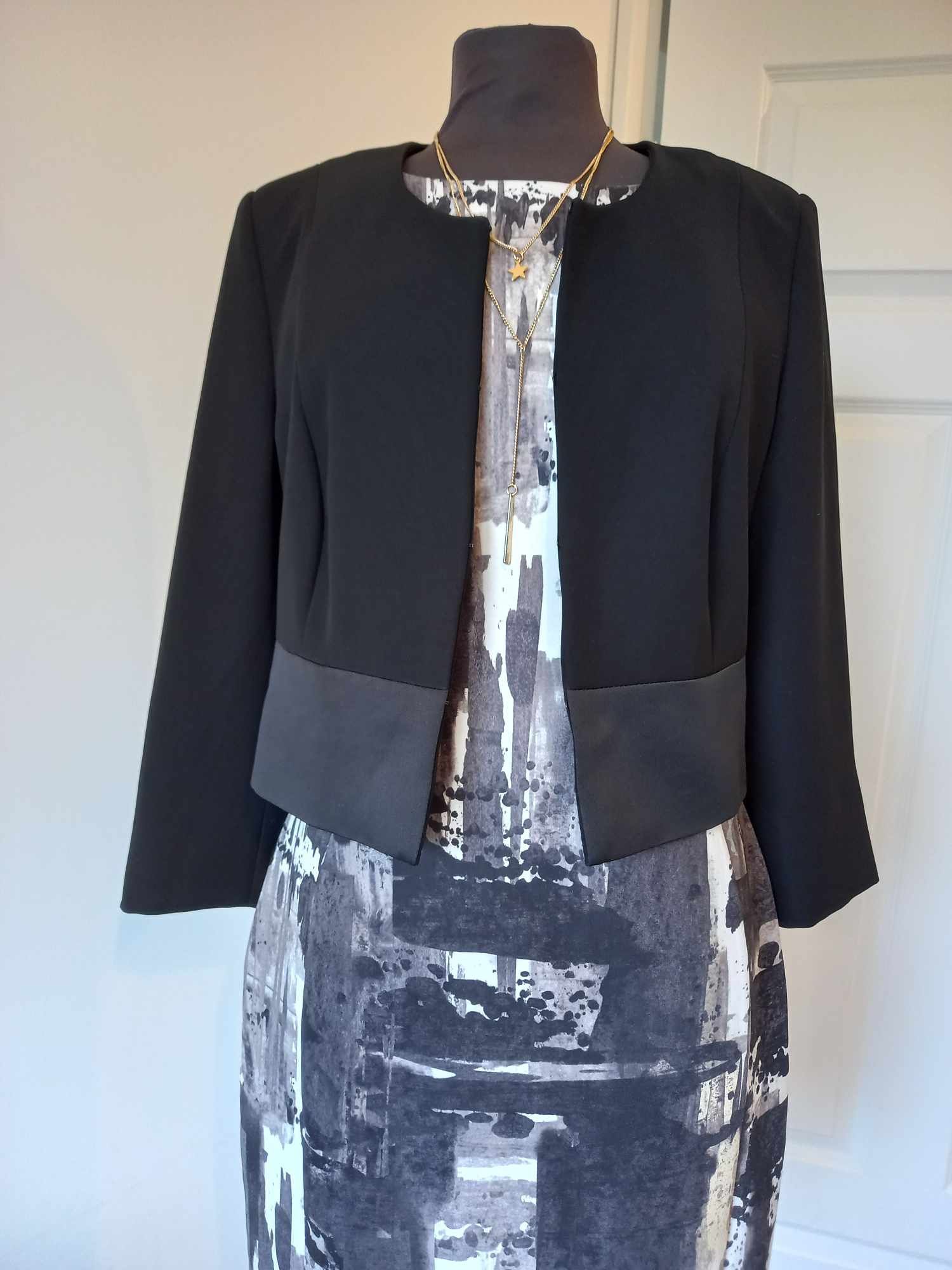 Bardzo elegancka sukienka w rozm ,38/40