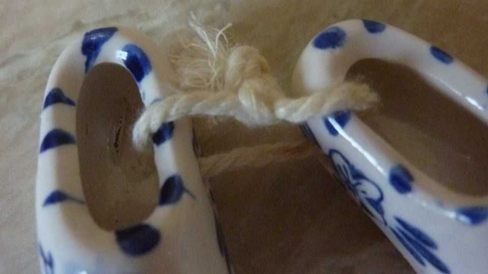 Piękne mini porcelanowe buciki holenderskie na prezent