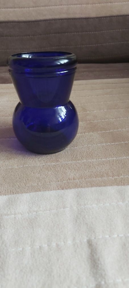 Mały kobaltowy wazonik