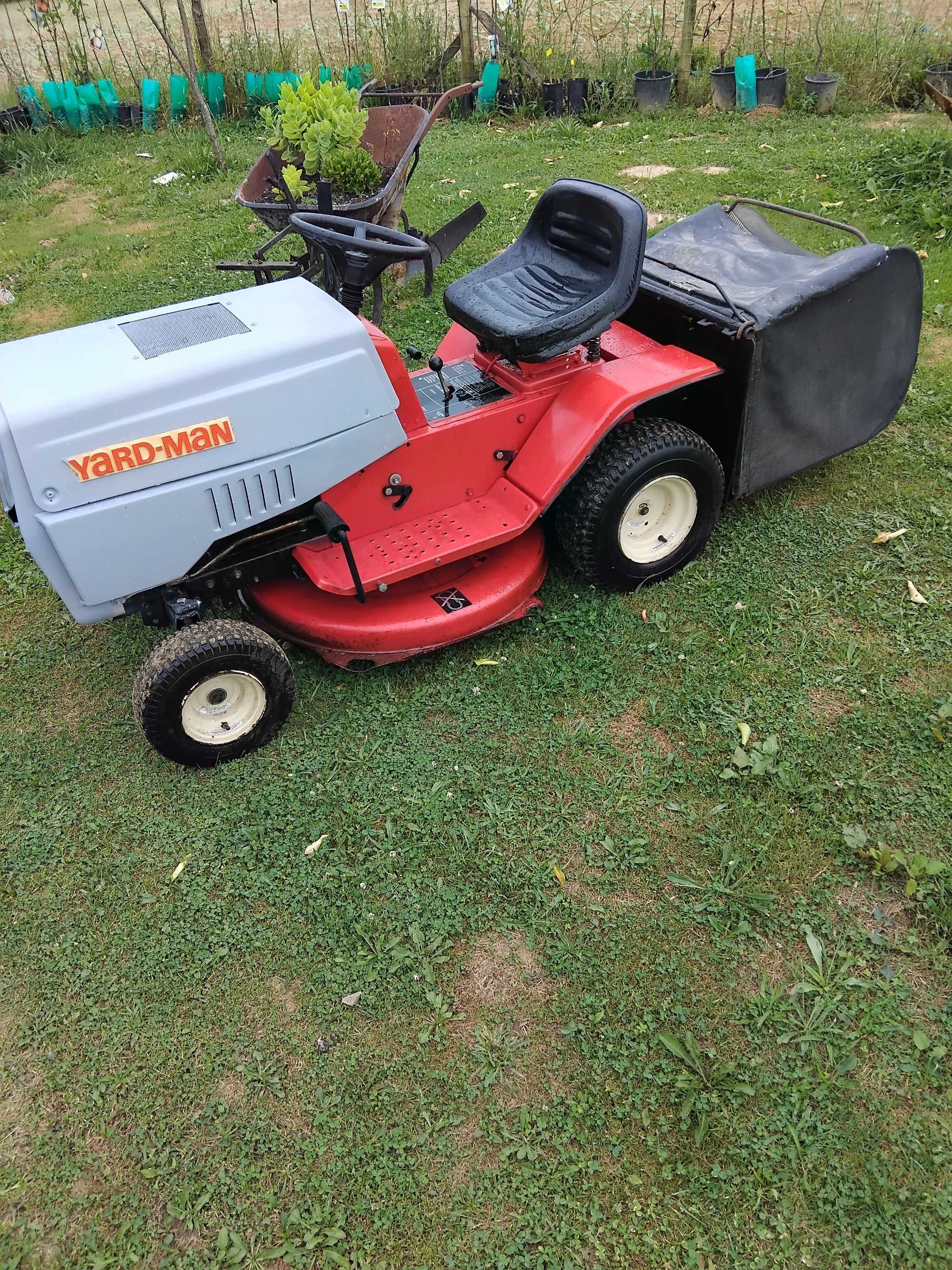 Tractor corta relva