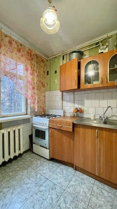 Продам 2-кімнатну квартиру в центрі! Вал!