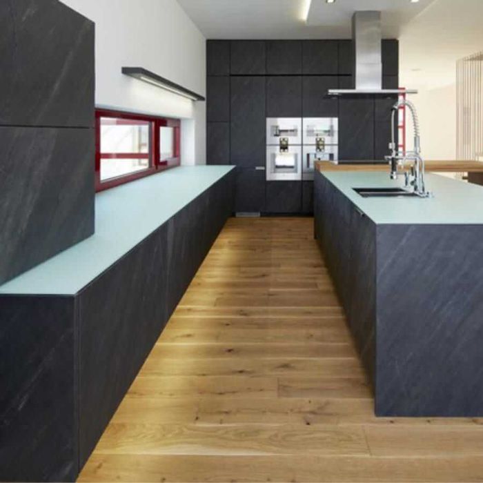 Fornir kamienny Black Slate, kamień w rolce, ściana, elewacja, kominek