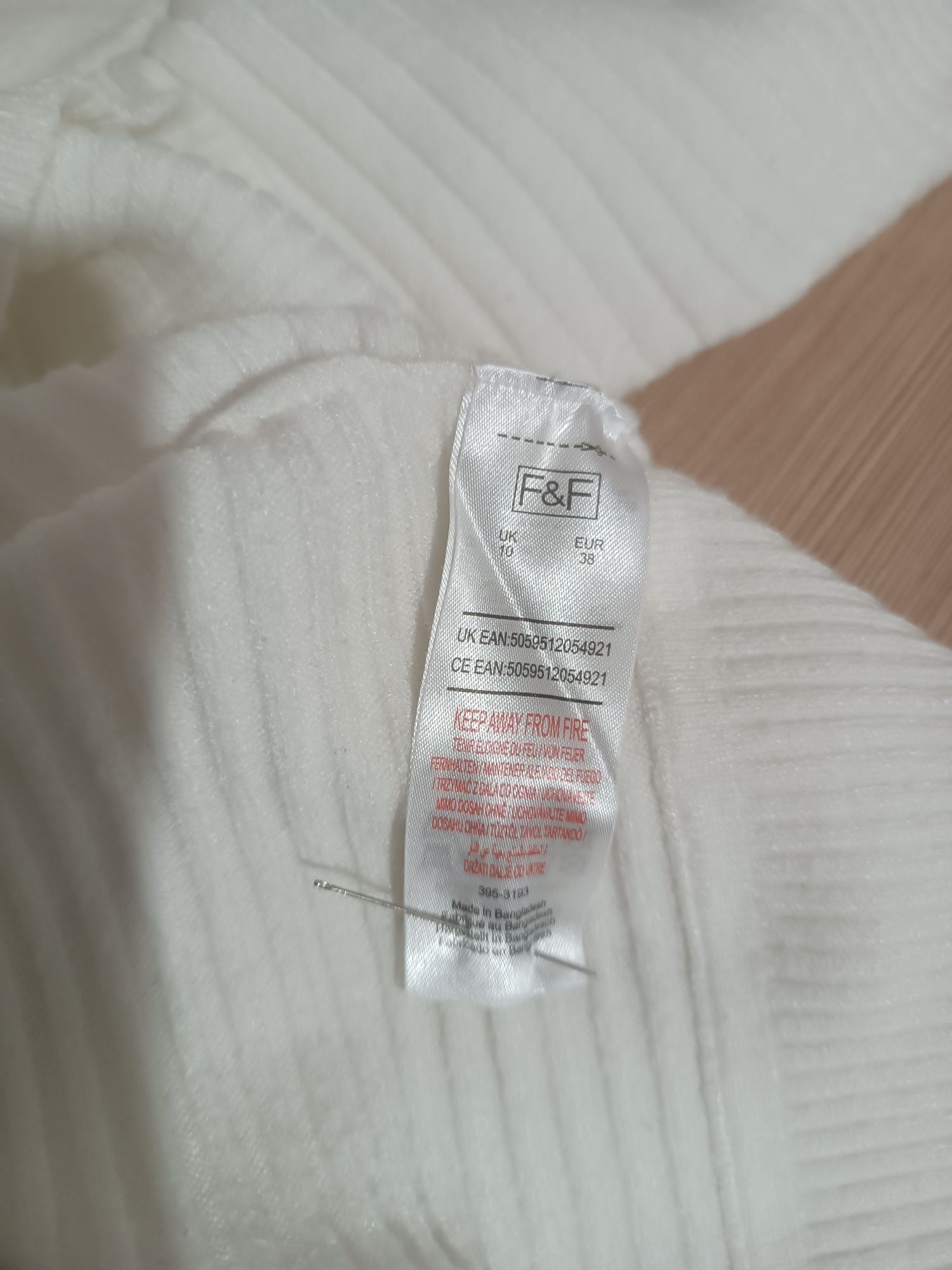 Biały sweter firmy F&F używany rozmiar 38/40