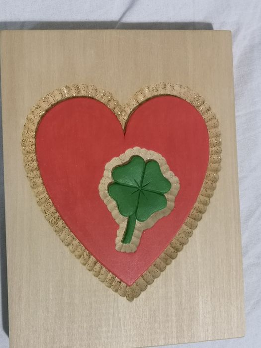 Płaskorzeźba serce koniczyna prezent na walentynki