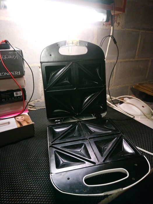 Сендвічниця RAVEN ES 007  (Poland)