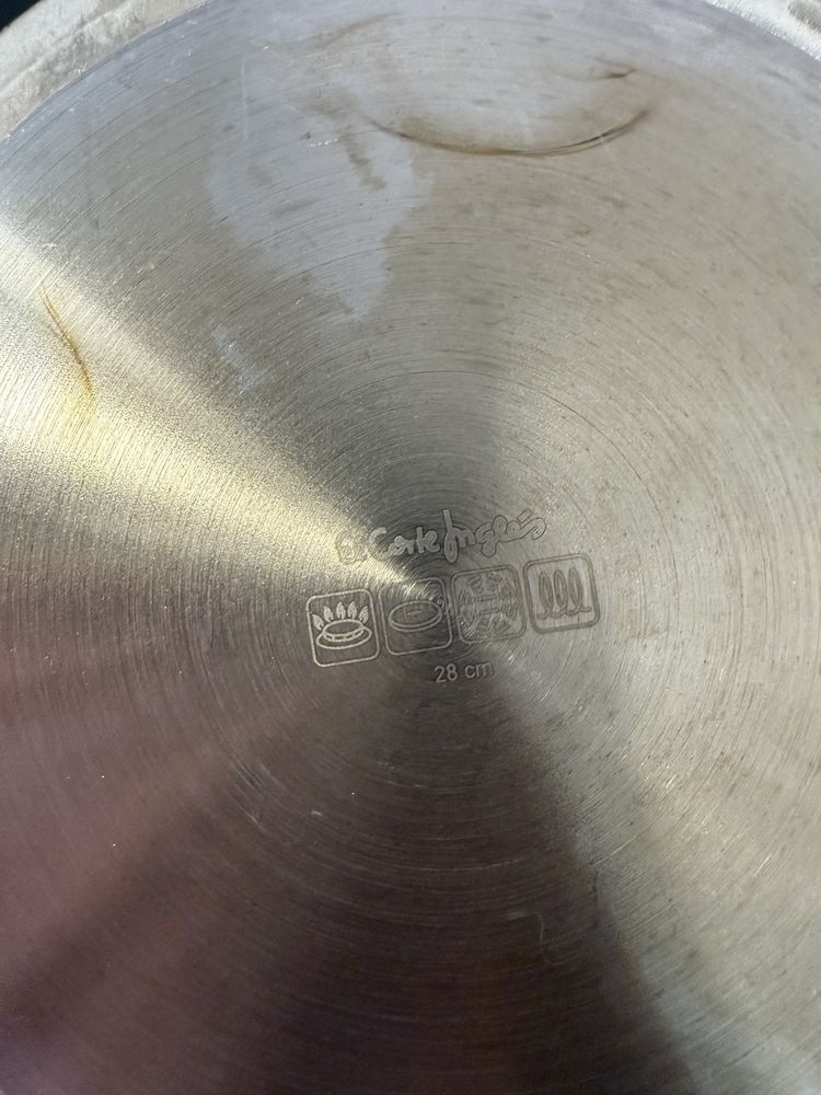 3 frigideiras, 1 grelhador, 1 Wok