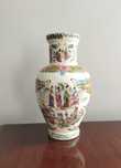 Ceramiczny wazon w stylu orientalnym. Gejsze.