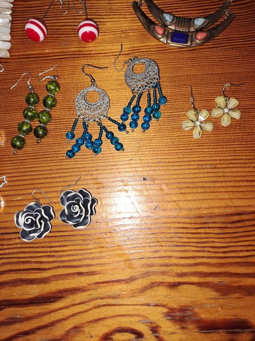 Mix biżuterii 16 szt