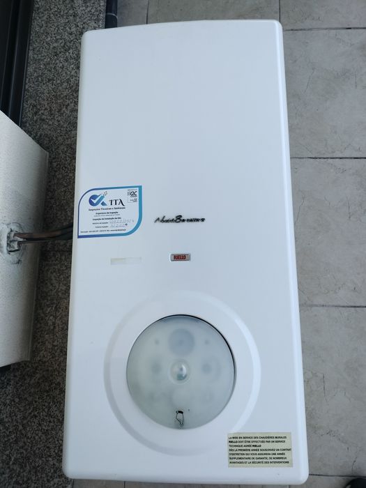 Caldeira aquecimento central + água. Marca: Riello benessere