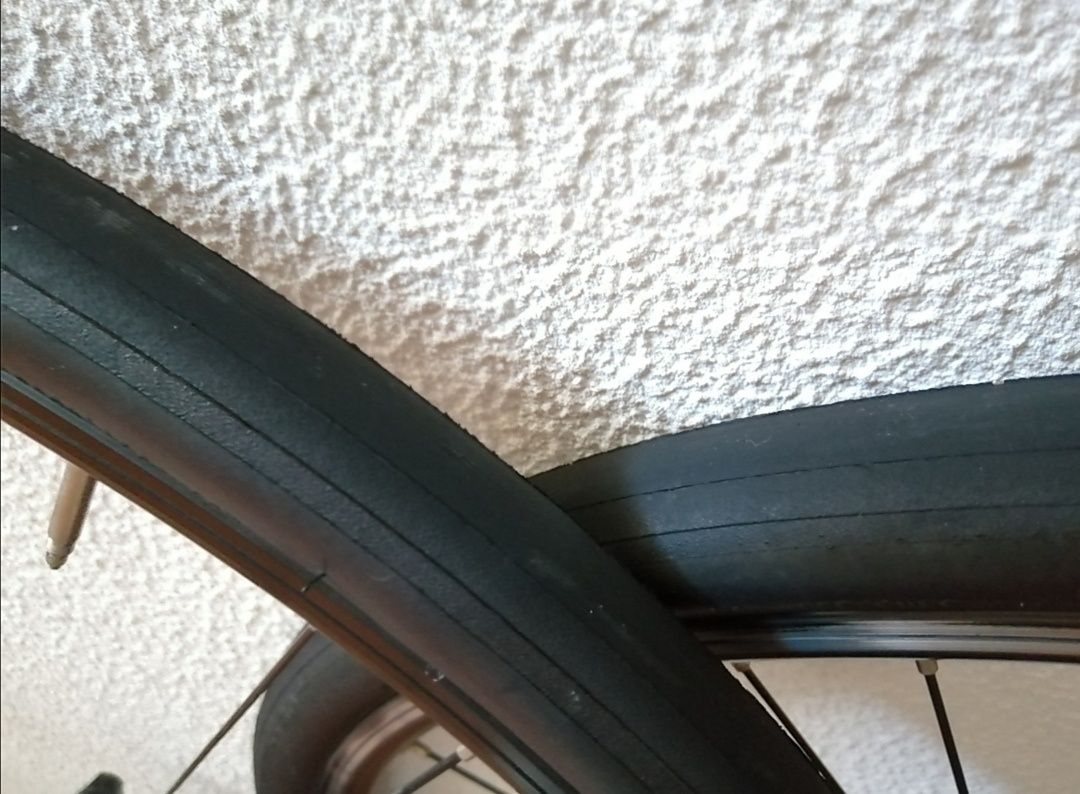 Pneus Hutchinson, casaco, material de ciclismo