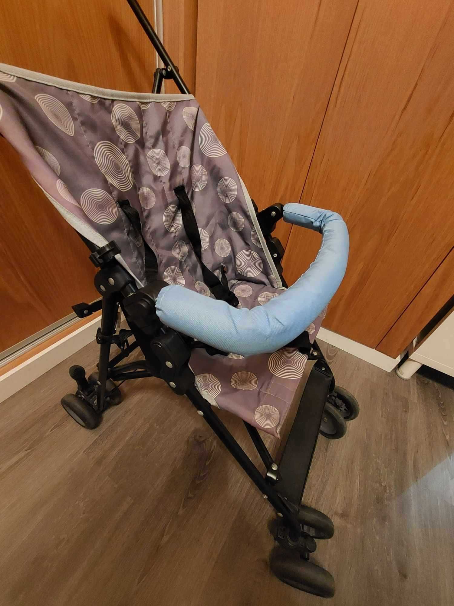 Alça protetora ajustável para carrinho de bebé (em azul bebé)
