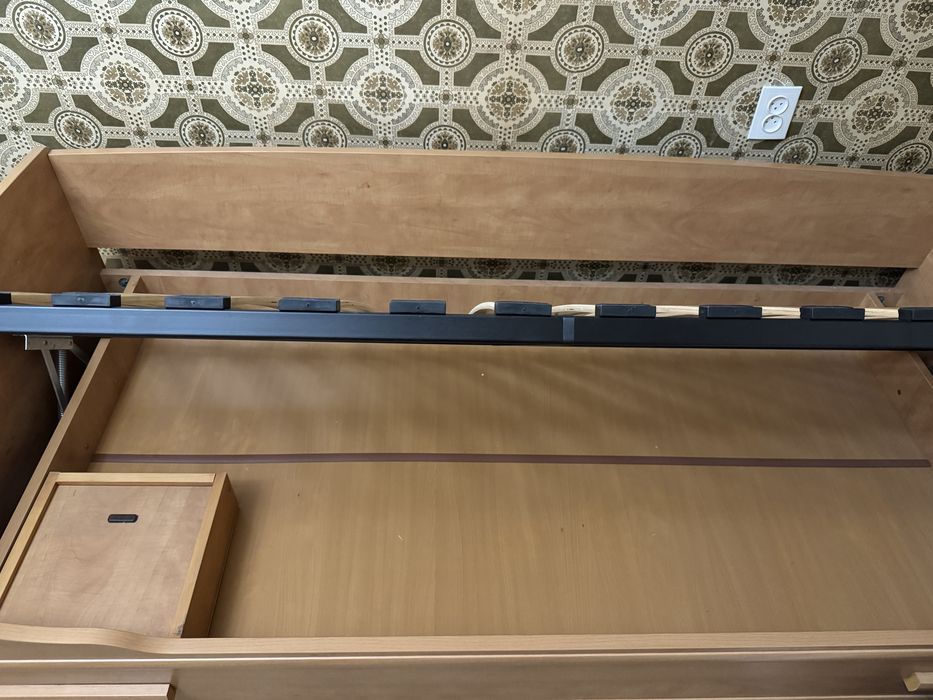 Ліжко-софа з без пружинний матрасом та підйомним механізму