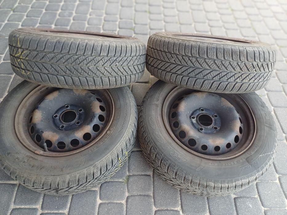 Zimowe opony Dębica z felgami x 4