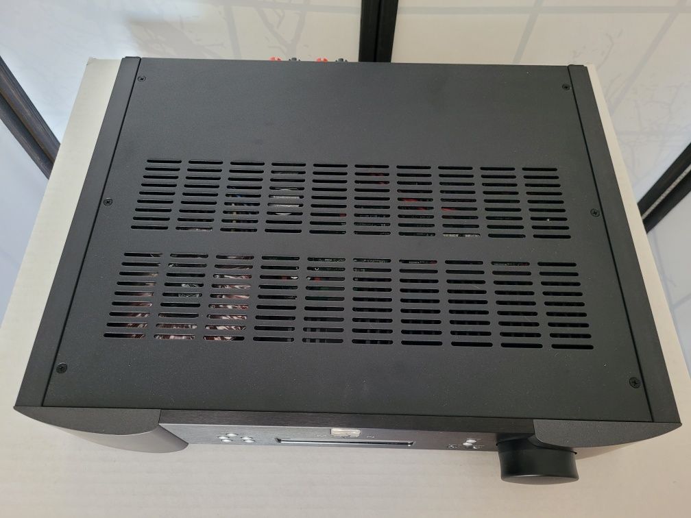 Wzmacniacz Simaudio Moon 240i