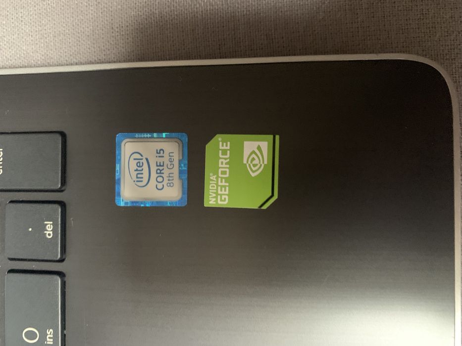 •• laptop Hp da0054nw i5 8th ••