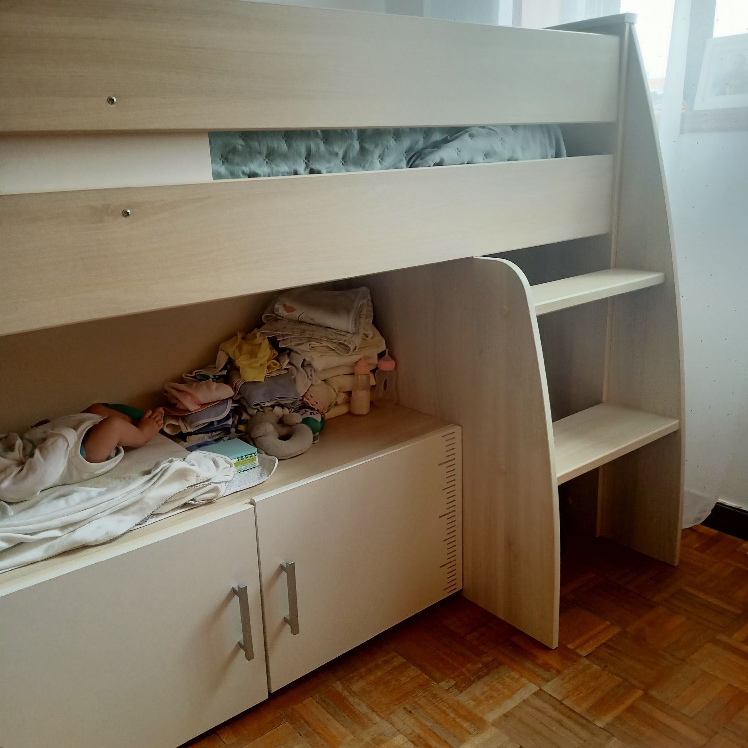 Cama com secretária e colchão