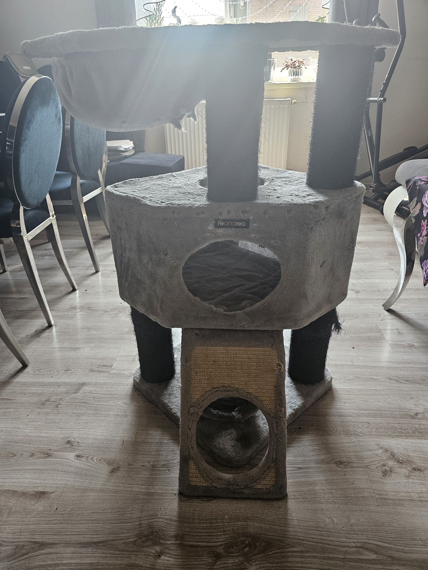 Duży drapak dla kota