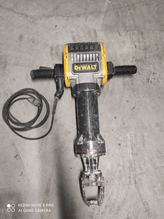 Młot wyburzeniowy DeWalt D25980