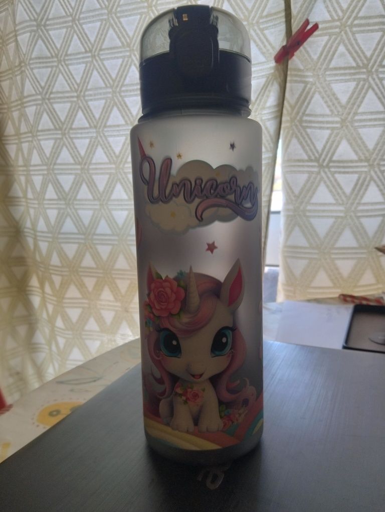 Garrafa de água nova