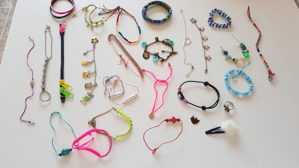 Pulseiras variadas como novas 1€ cada