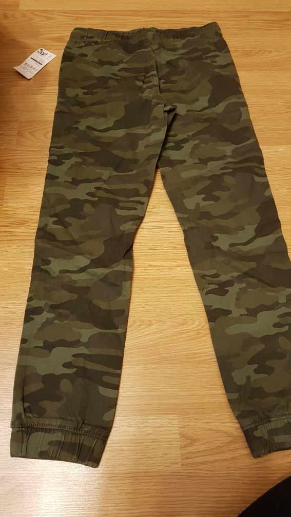 Nowe spodnie chłopięce moro 140 cm