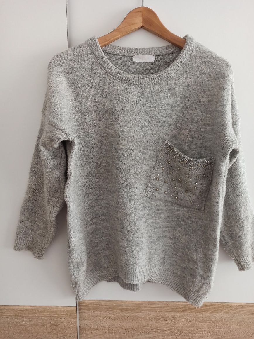 Sweter Megi z ozdobną kieszonką