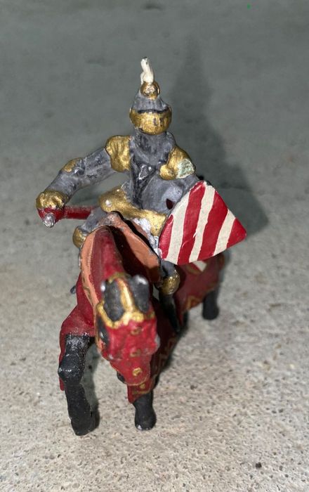 Cavaleiro medieval de chumbo