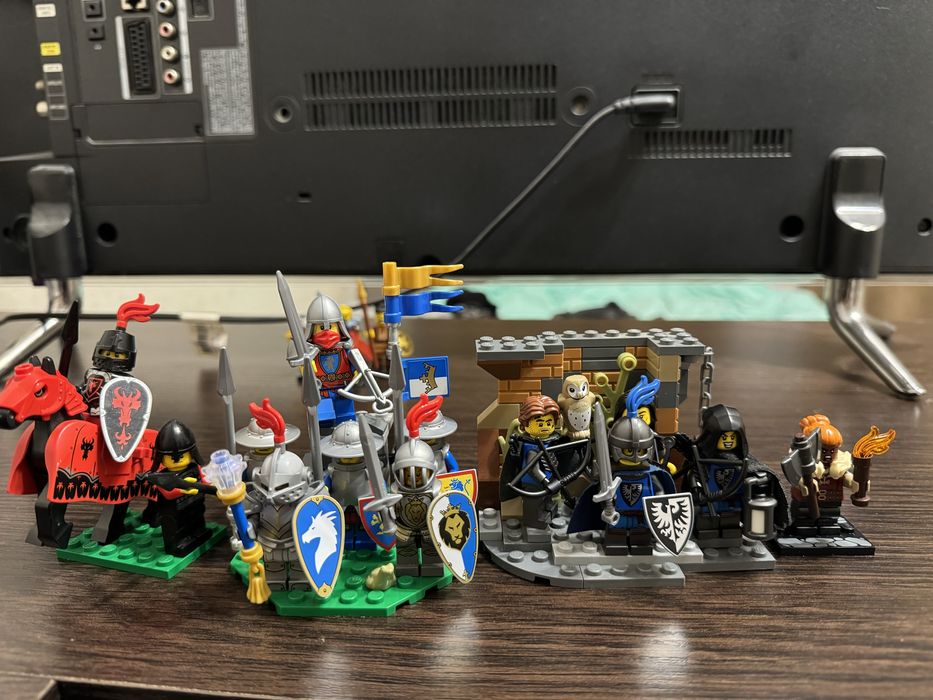 Продаю LEGO castle середньовічні мініфігурки та сет фігур лицарів!