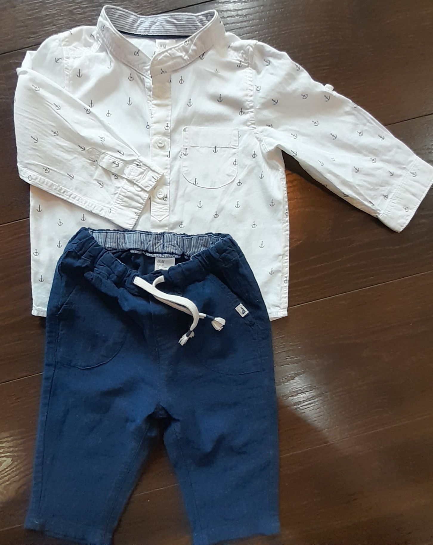 Komplet koszula spodnie dla chłopca H&M rozm. 80  kotwice