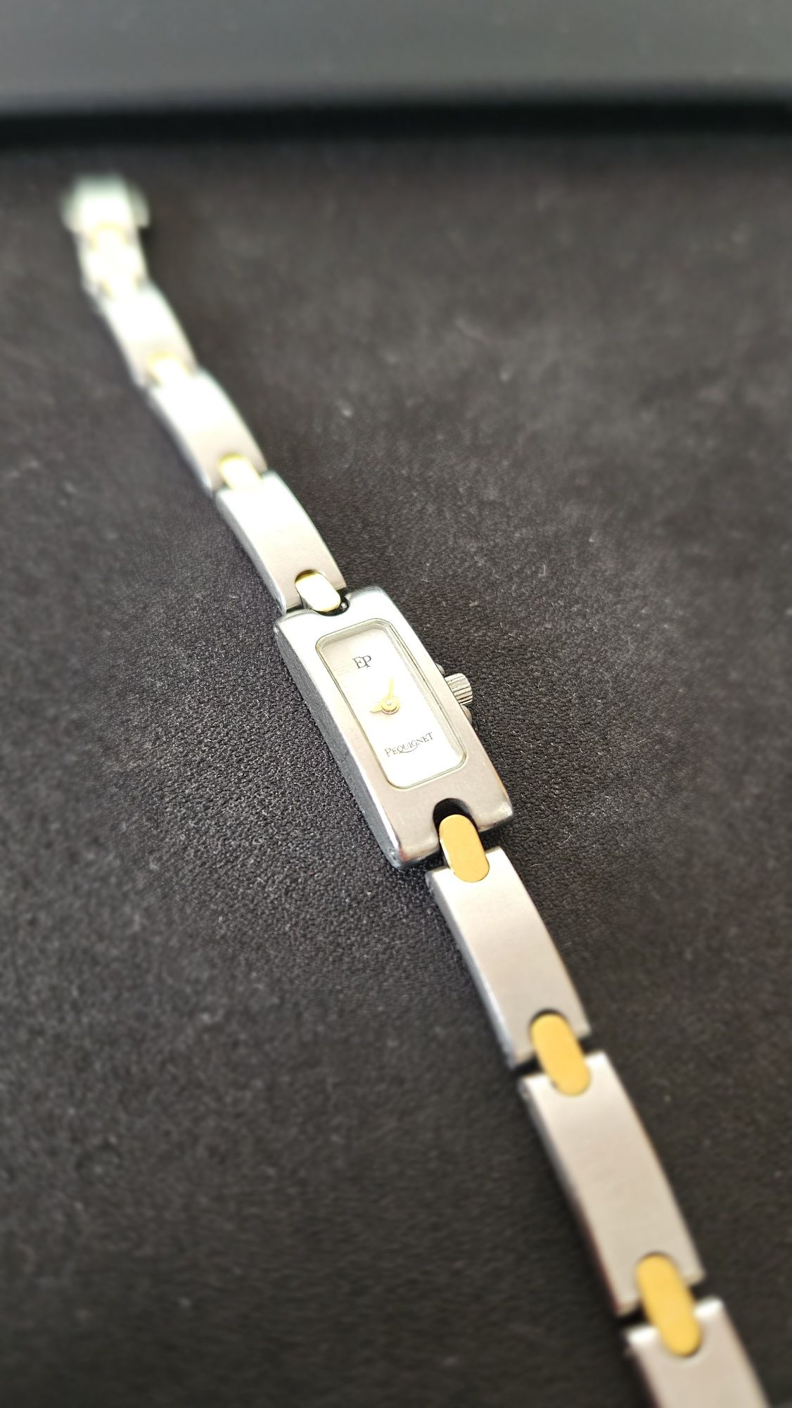 Zegarek damski szwajcarski Pequignet 1501 Petite Tank 14k Gold