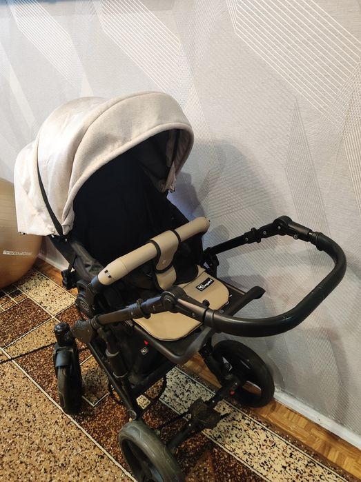 Дитячий візочок Angelina Premiera 2 в 1 колір бежевий. Стан ідеальний.