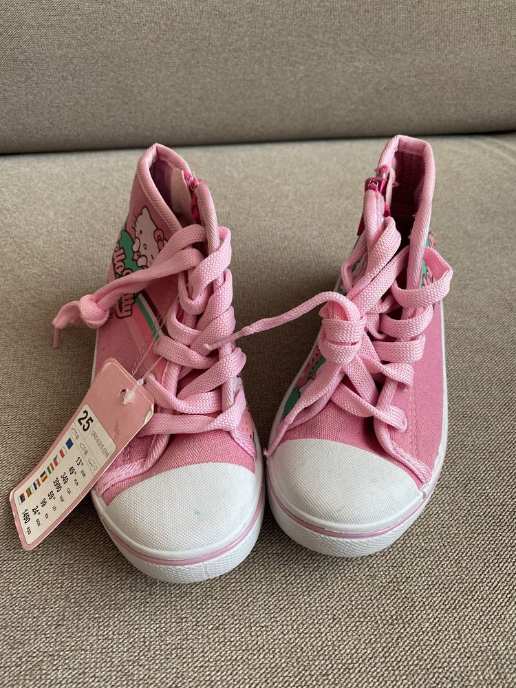 Nowe buciki trampki Hello Kitty R25