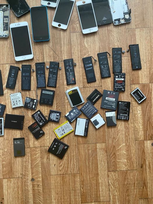 Запчастини до телефонів iPhone. Ціна за все.