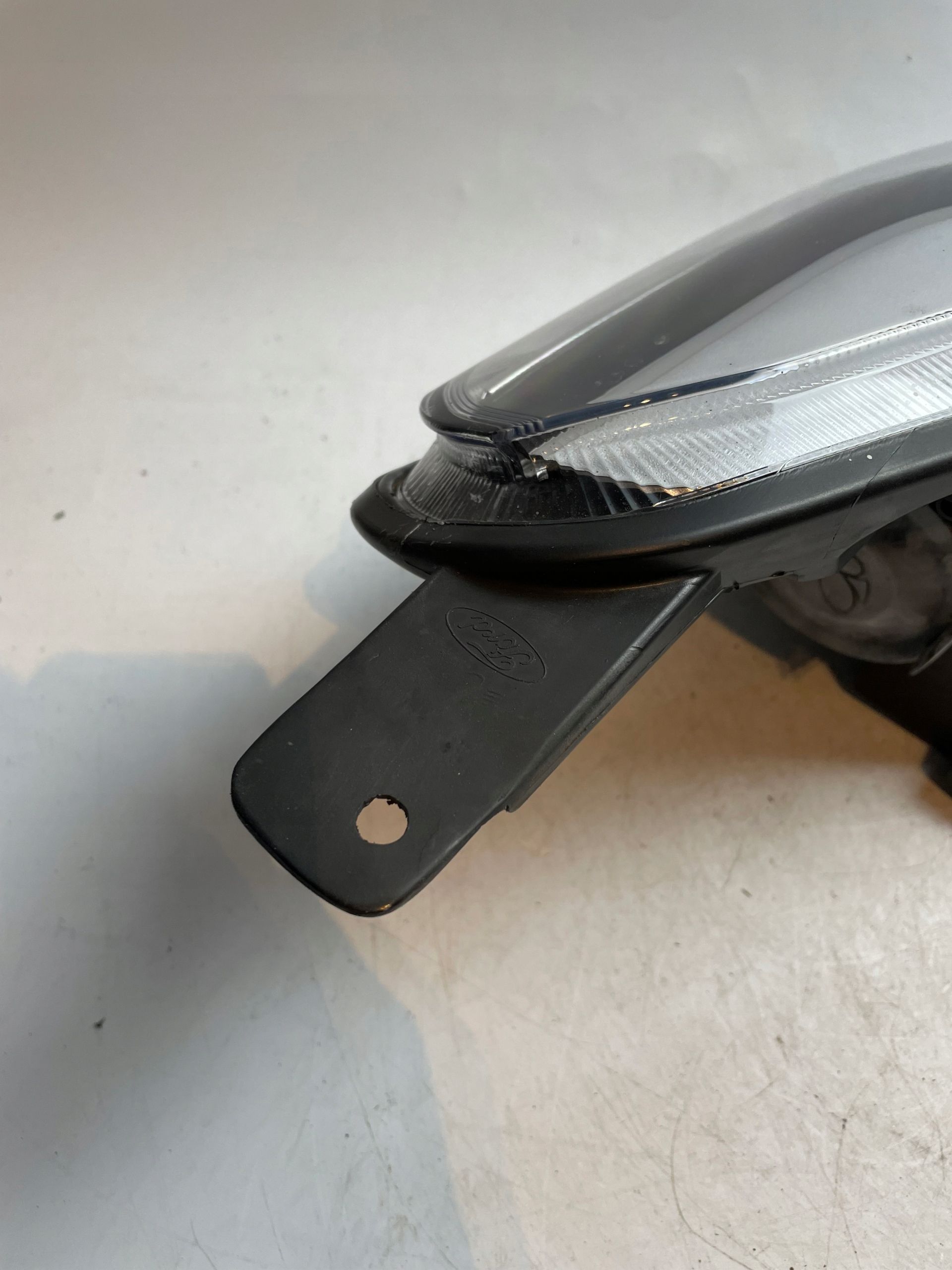 FORD FIESTA MK8 VIII Lampa lewa przednia zwykła