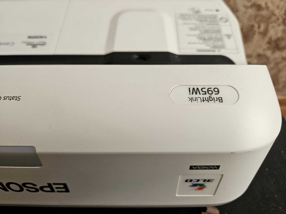 Ультракороткофокусний проектор Epson Brightlink 695Wi