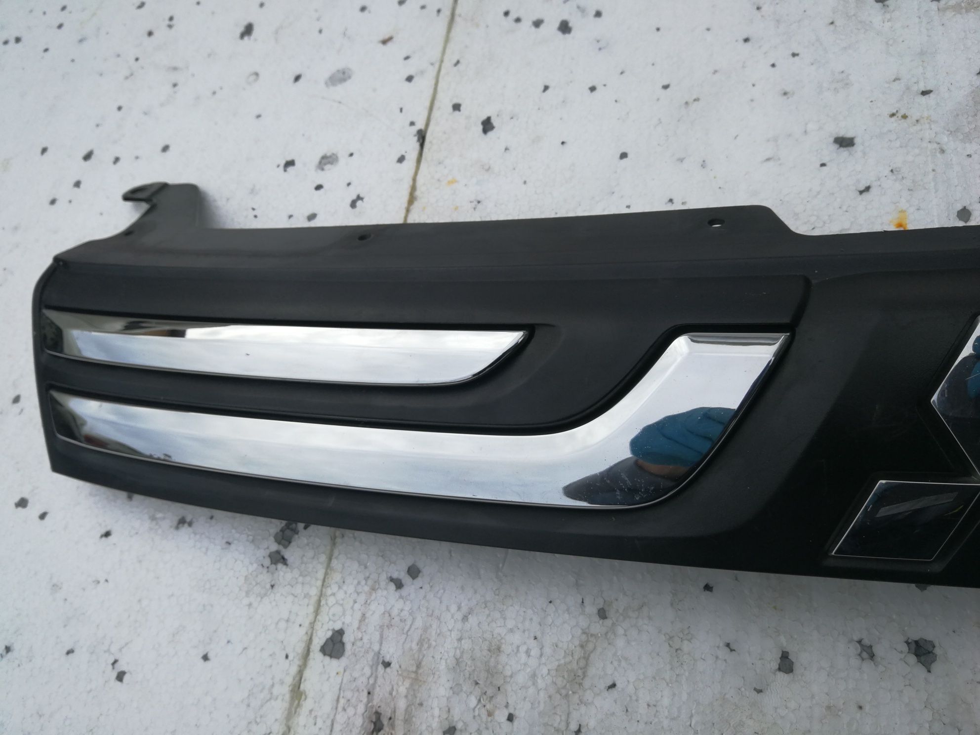 Grill Mitsubishi Outlander 3