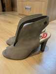 Markowe buty botki Carinii rozm.39 szare