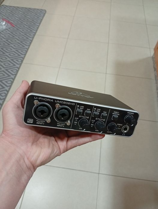 Interface beringher UMC202HD 2 canais