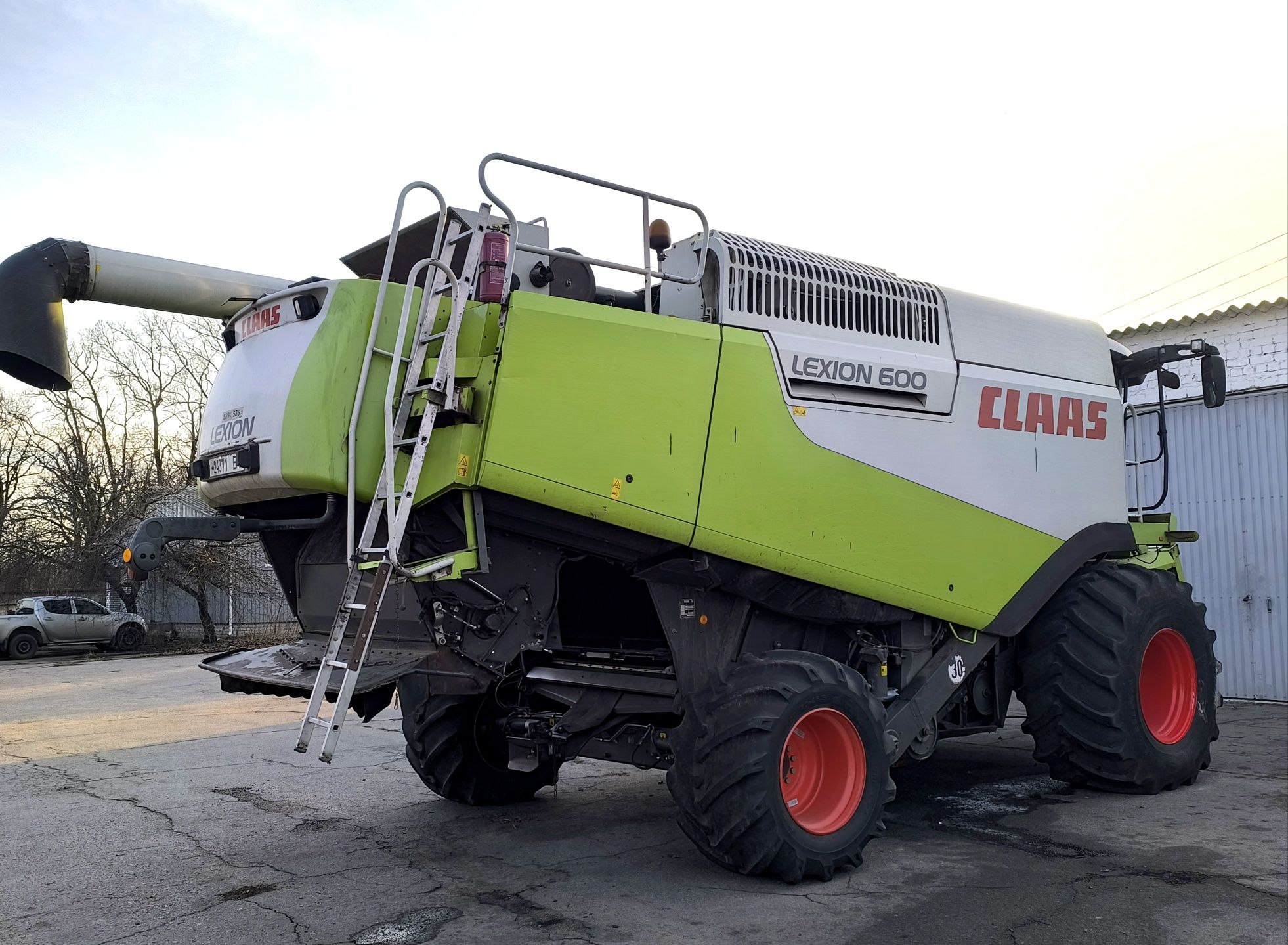 Комбайн зернозбиральний CLAAS LEXION 600