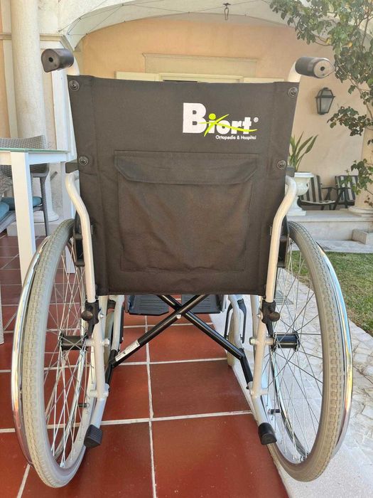 Cadeira de rodas Biort (cinza)