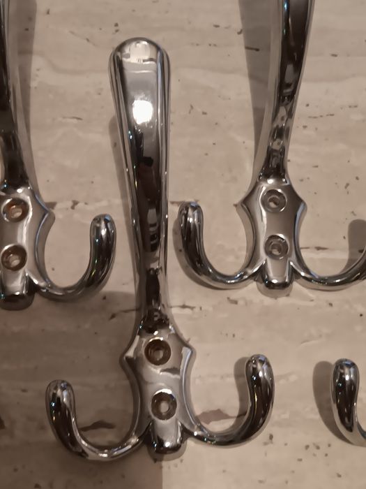 Wieszaki pokojowe meblowe