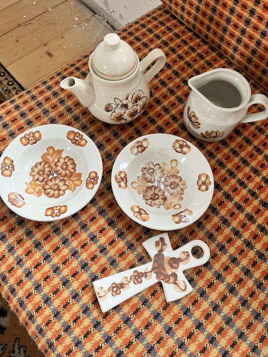 Zestaw dzbanek mlecznik talerzyki