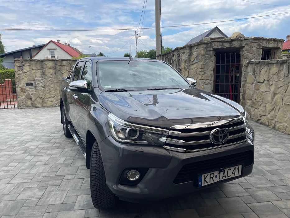 Toyota Hilux Toyota Hilux 2017 w bogato wyposażonej wersji z fotelami skórzanymi