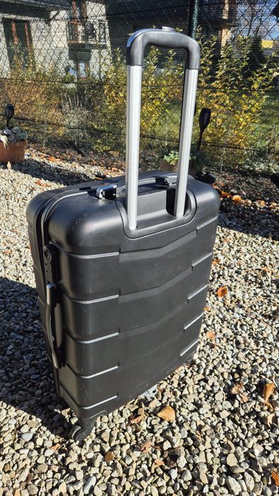 Walizka podróżna rozmiar M średnia