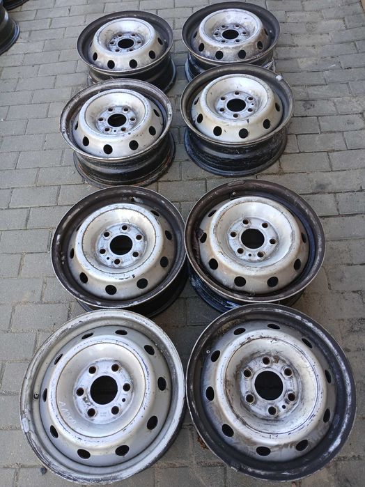 A1300. IVECO 6,5 x 16 ET68 rozstaw 6x125 felgi stalowe
