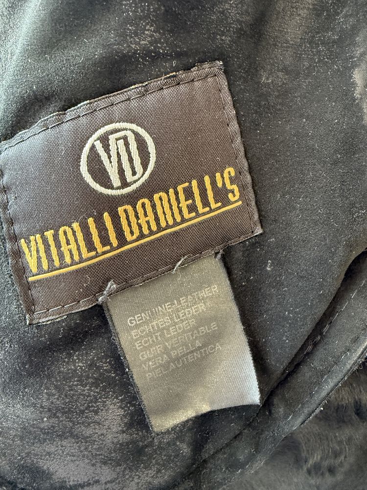 Шкіряна натуральна дублянка чоргого кольору VITALLI DANIELL'S