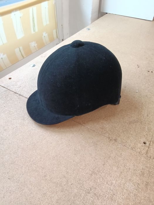 Kask jeździecki Fouganza C300 — nowy, rozmiar 56 cm