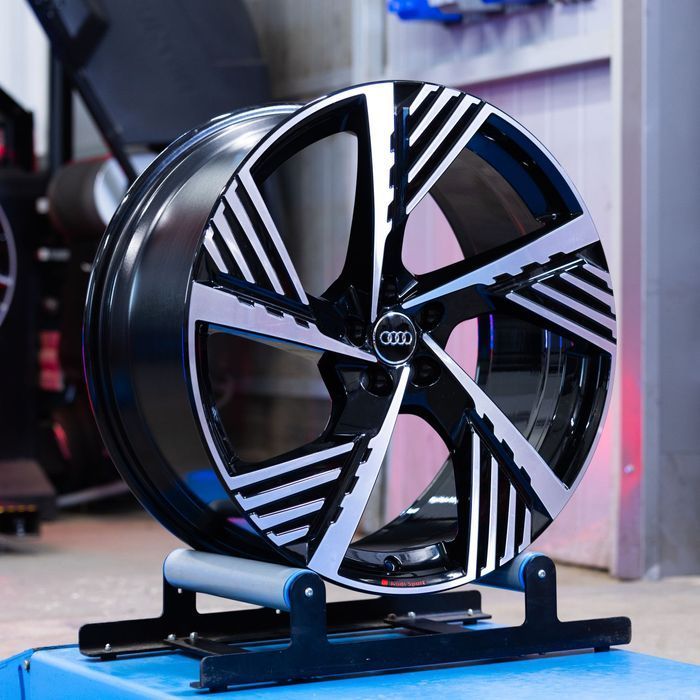 NOWE ORYGINALNE Felgi aluminiowe Audi 17" A3 A4 A5 A6 A8 Q3 Q5 TT